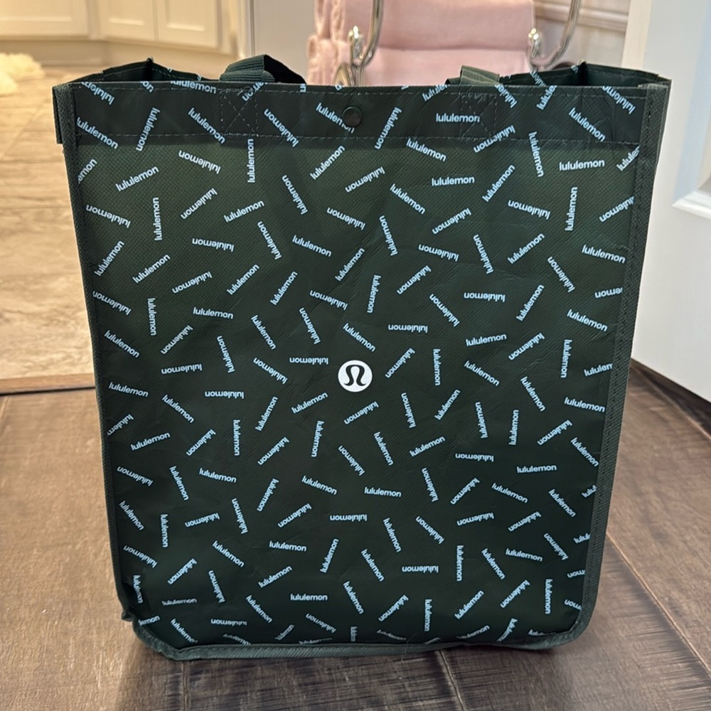 LARGE LULULEMON SHOPPING BAG